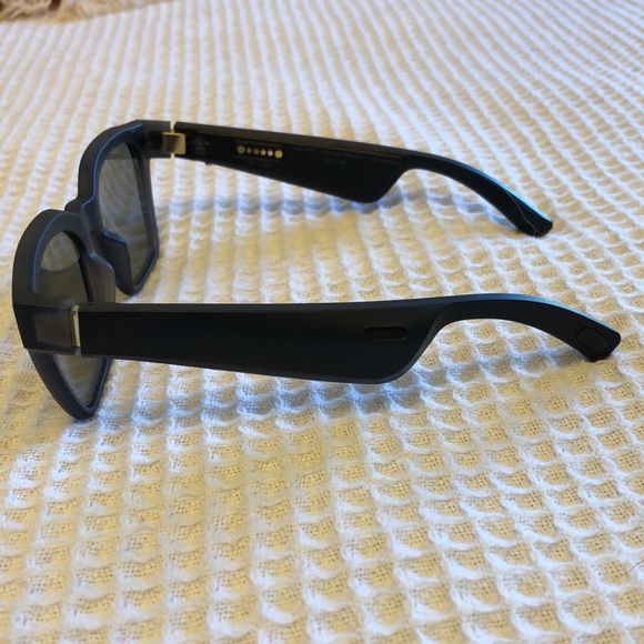 Bose Bluetooth sunglasses - Picture 2 of 8